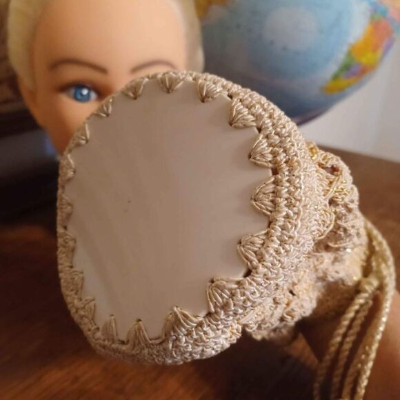 1950s Vintage Gold & Cream Thread Macrame Drawstring Purse - Picture 4 of 6
